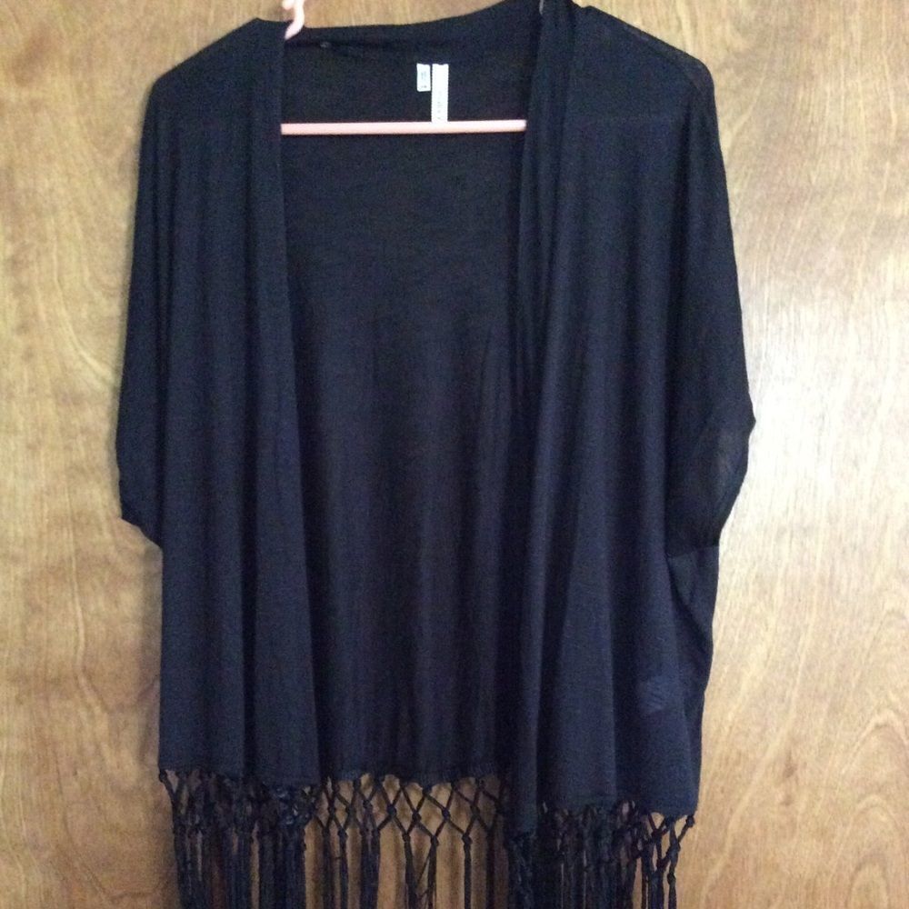 Studio Y sz Small Medium Black Short Sleeve Shrug